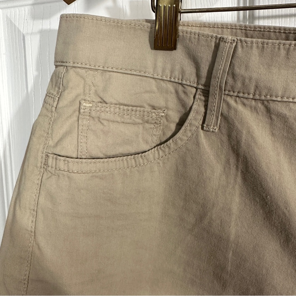 Mother Dropout Cuff Short In Size 28, Color "Padd… - image 3